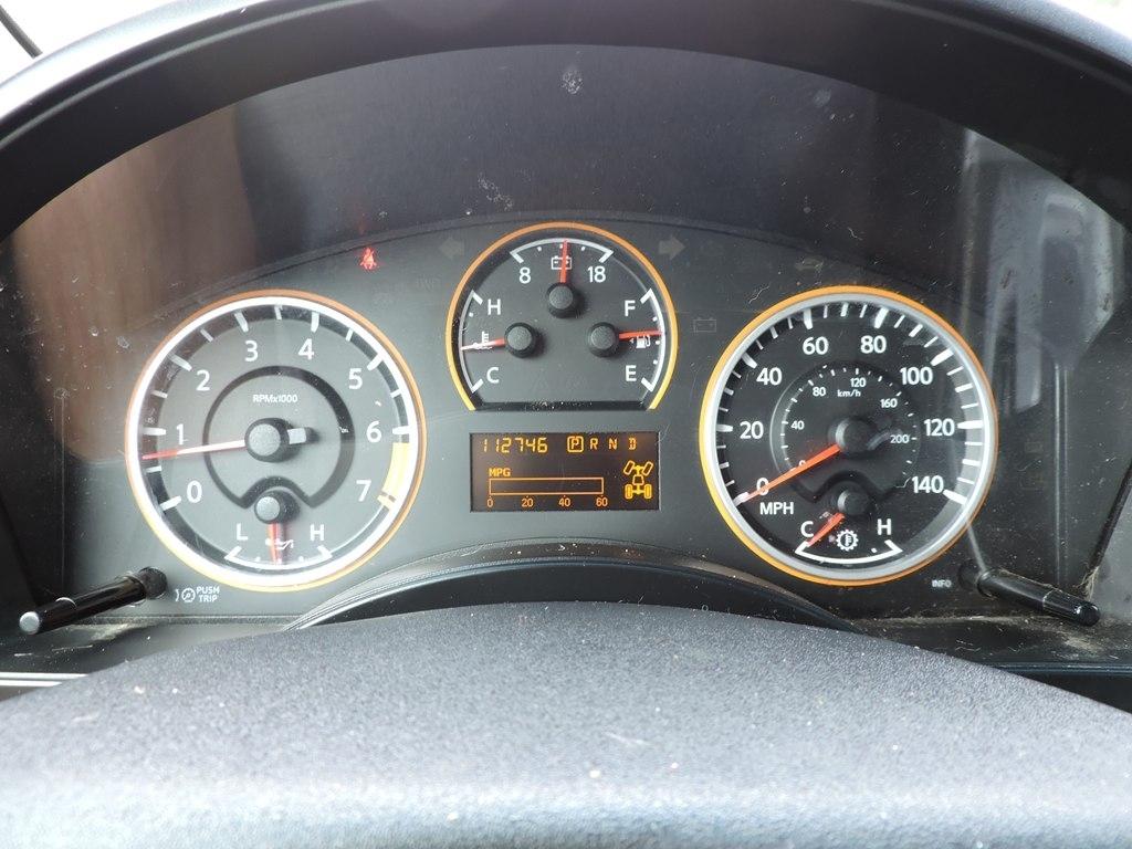 Nissan Titan 4WD Crew Cab SWB SV 2011
