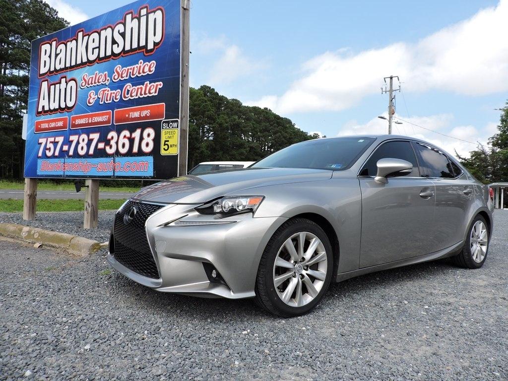 Lexus IS 300 4dr Sdn AWD 2016