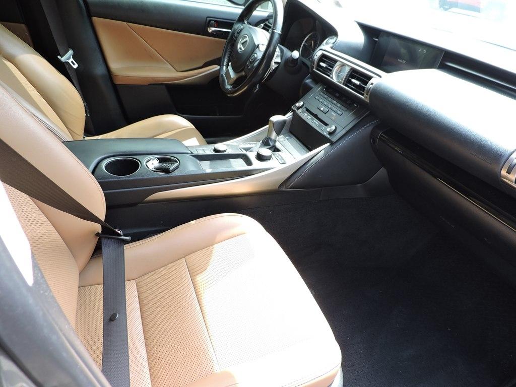 Lexus IS 300 4dr Sdn AWD 2016
