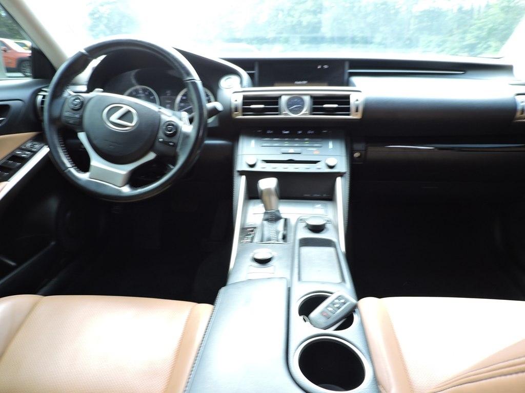 Lexus IS 300 4dr Sdn AWD 2016