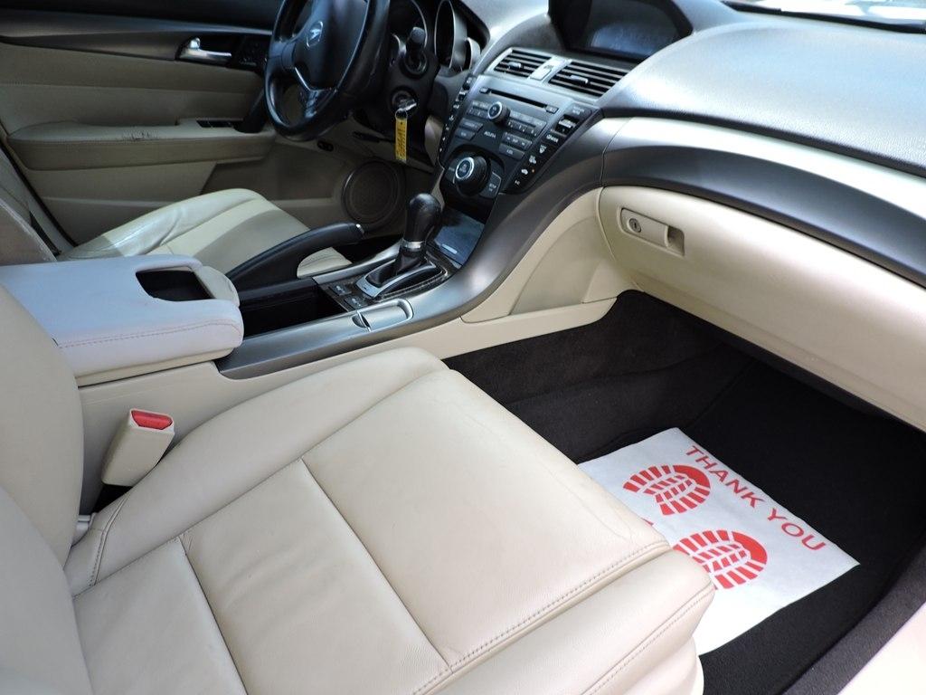 Acura TL 4dr Sdn Auto 2WD 2013