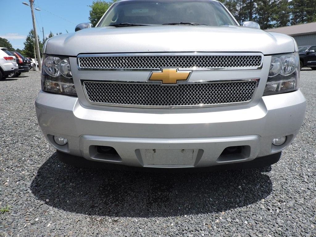 Chevrolet Suburban 4WD 4dr LT 2014