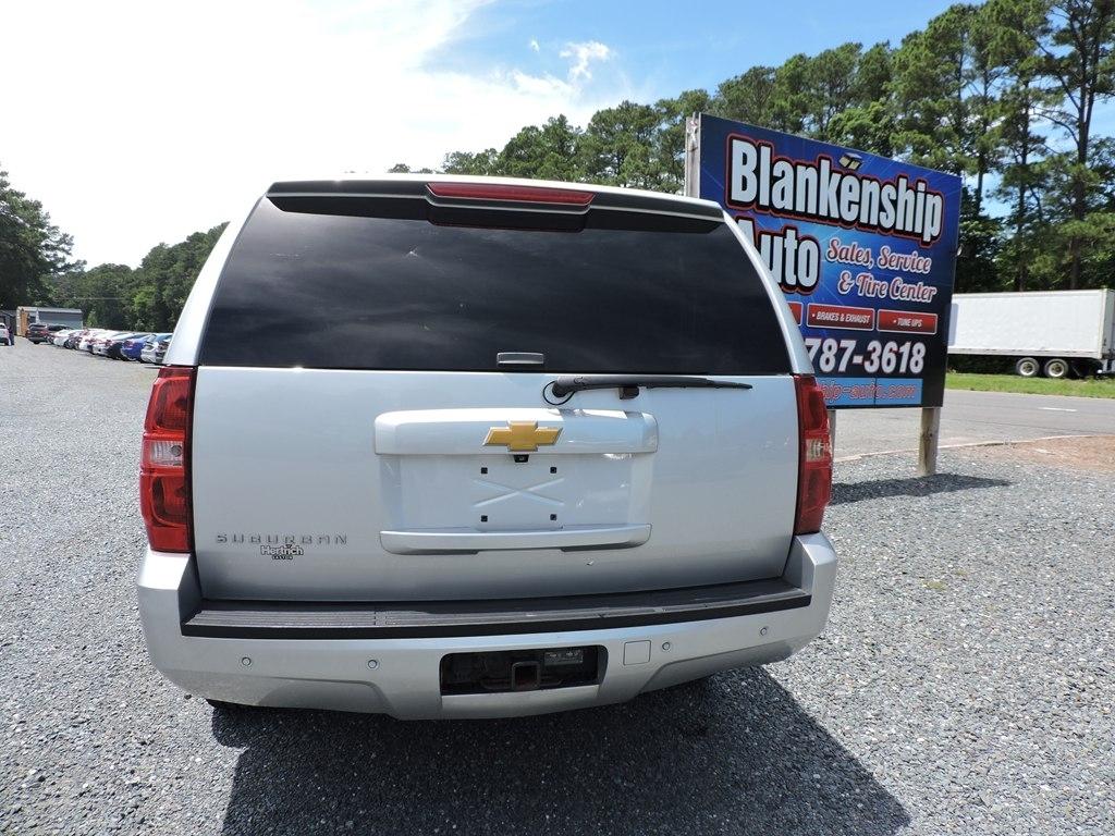 Chevrolet Suburban 4WD 4dr LT 2014