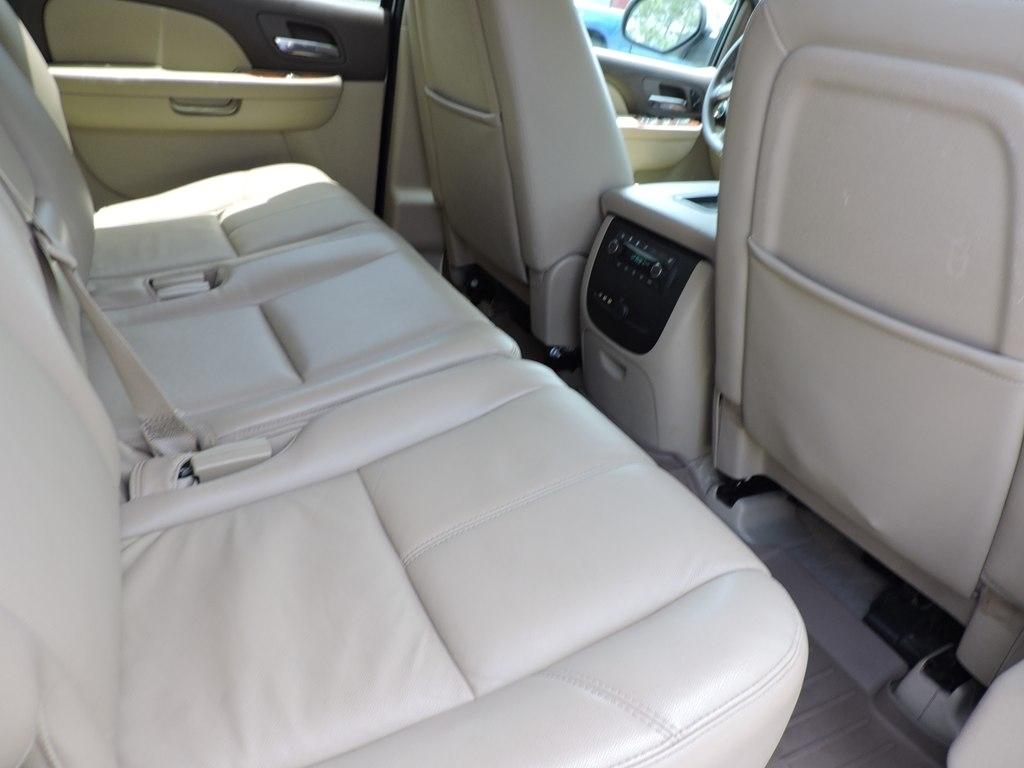 Chevrolet Suburban 4WD 4dr LT 2014
