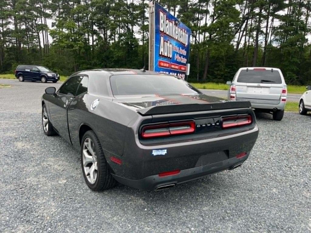 Dodge Challenger 2dr Cpe SXT Plus 2016