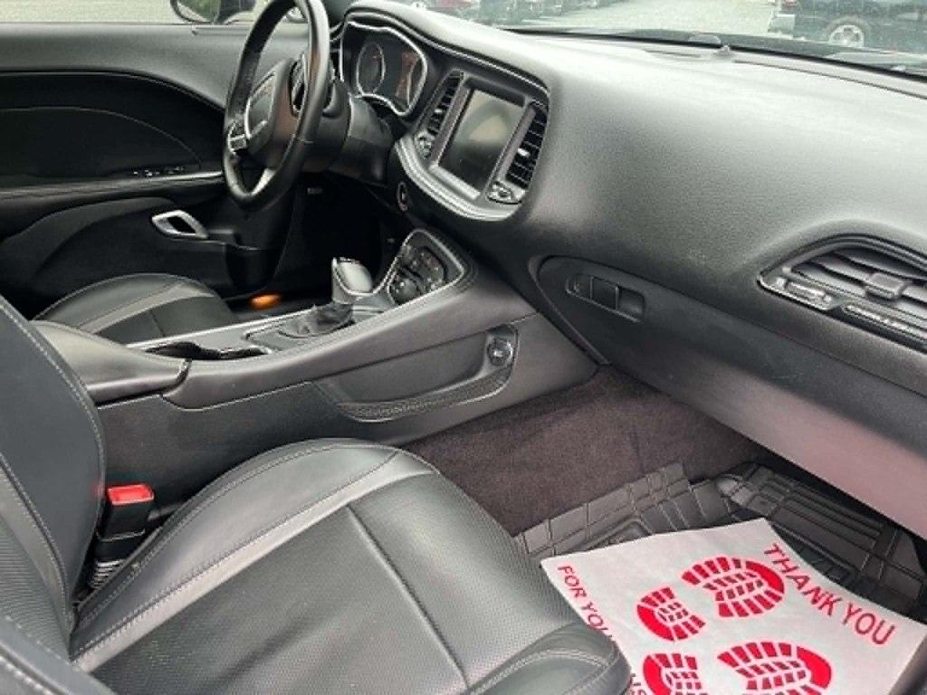 Dodge Challenger 2dr Cpe SXT Plus 2016
