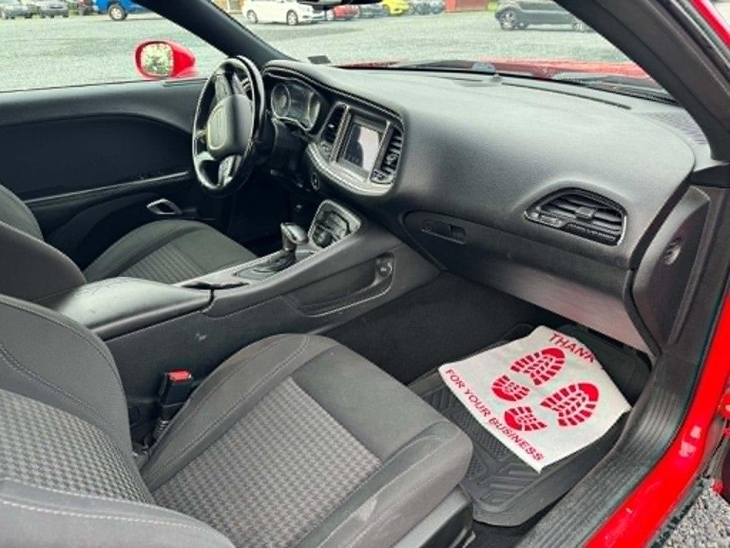Dodge Challenger SXT RWD 2019