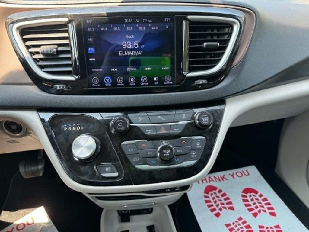 Chrysler Pacifica Touring-L FWD 2017