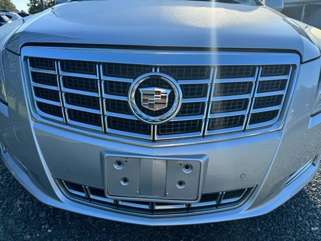 Cadillac XTS 4dr Sdn Luxury FWD 2013