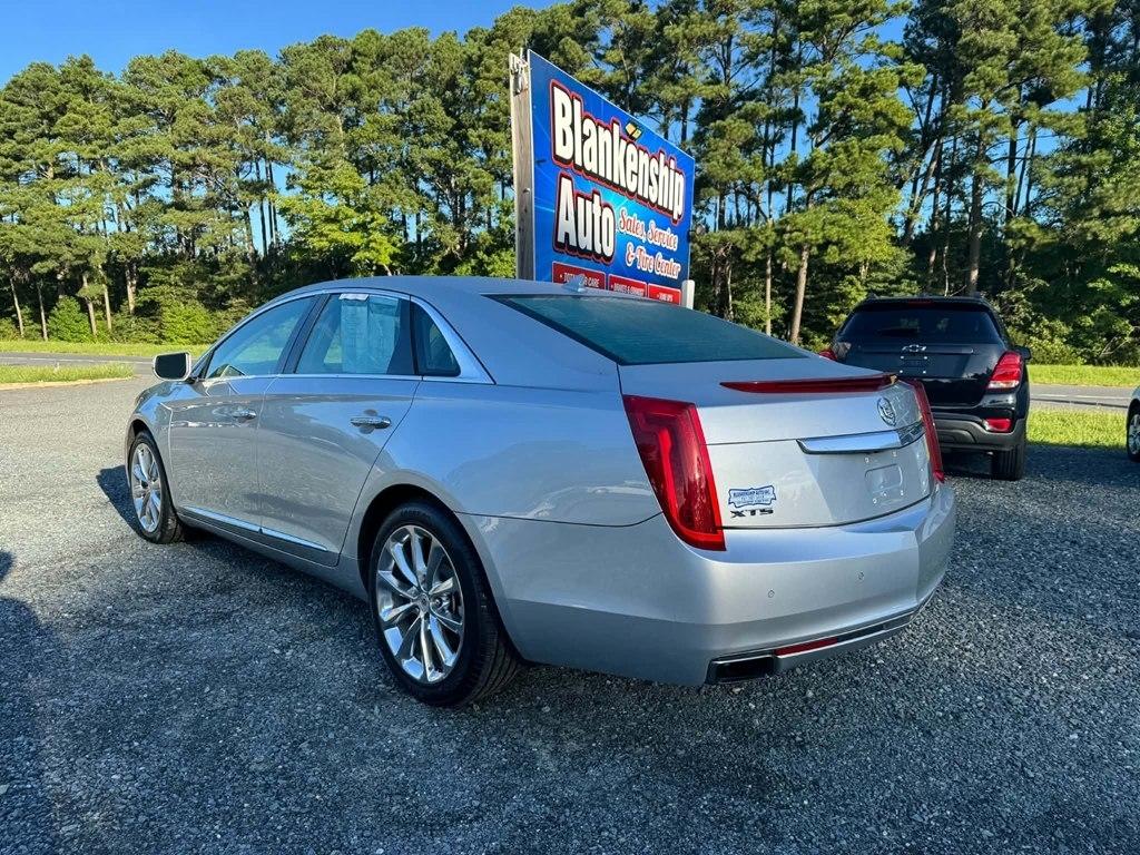 Cadillac XTS 4dr Sdn Luxury FWD 2013