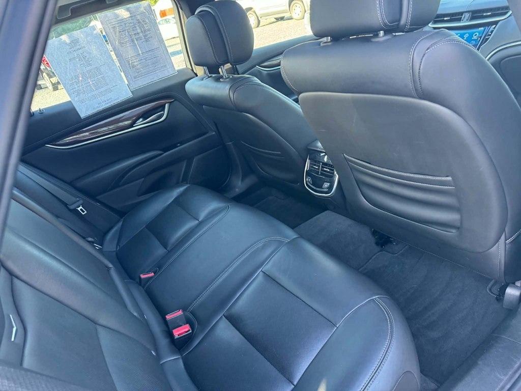 Cadillac XTS 4dr Sdn Luxury FWD 2013