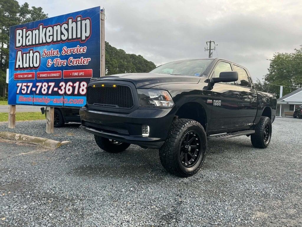 RAM 1500 4WD Crew Cab 140.5" Express 2013