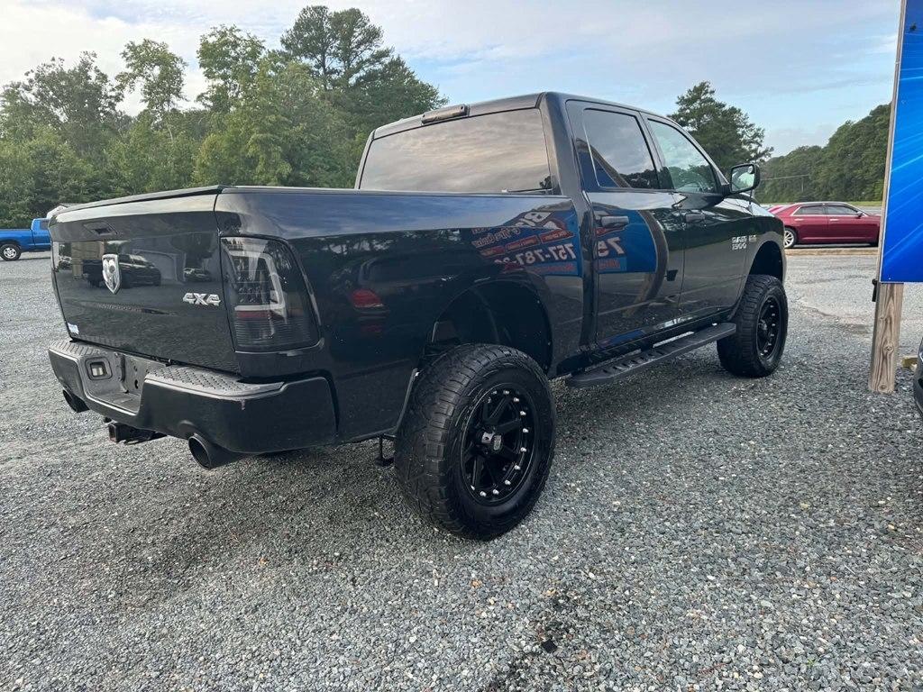 RAM 1500 4WD Crew Cab 140.5" Express 2013