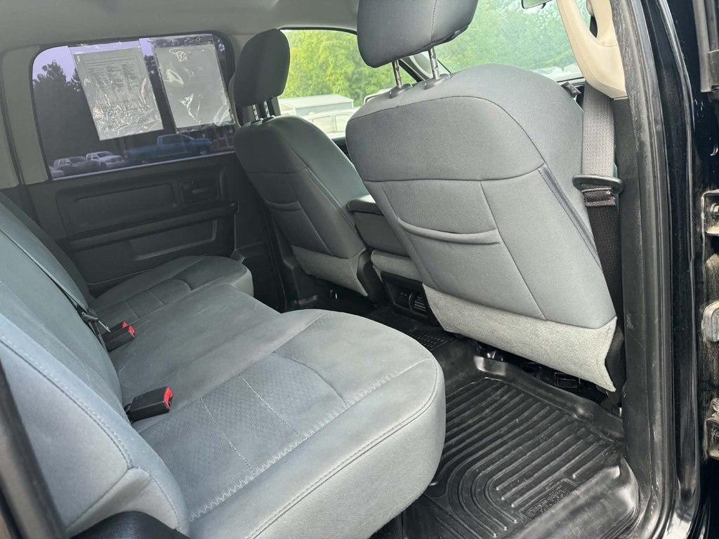 RAM 1500 4WD Crew Cab 140.5" Express 2013