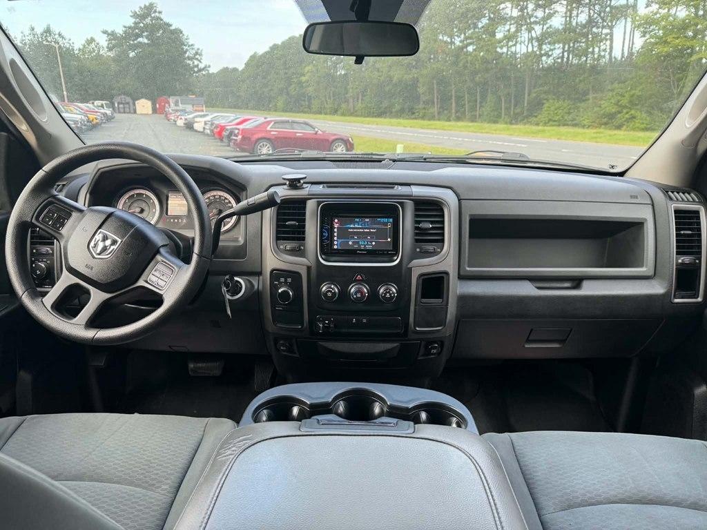 RAM 1500 4WD Crew Cab 140.5" Express 2013