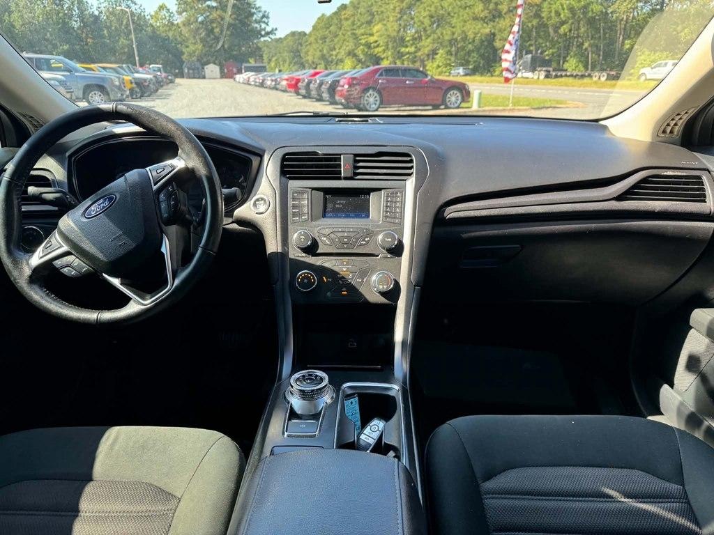 Ford Fusion S FWD 2018