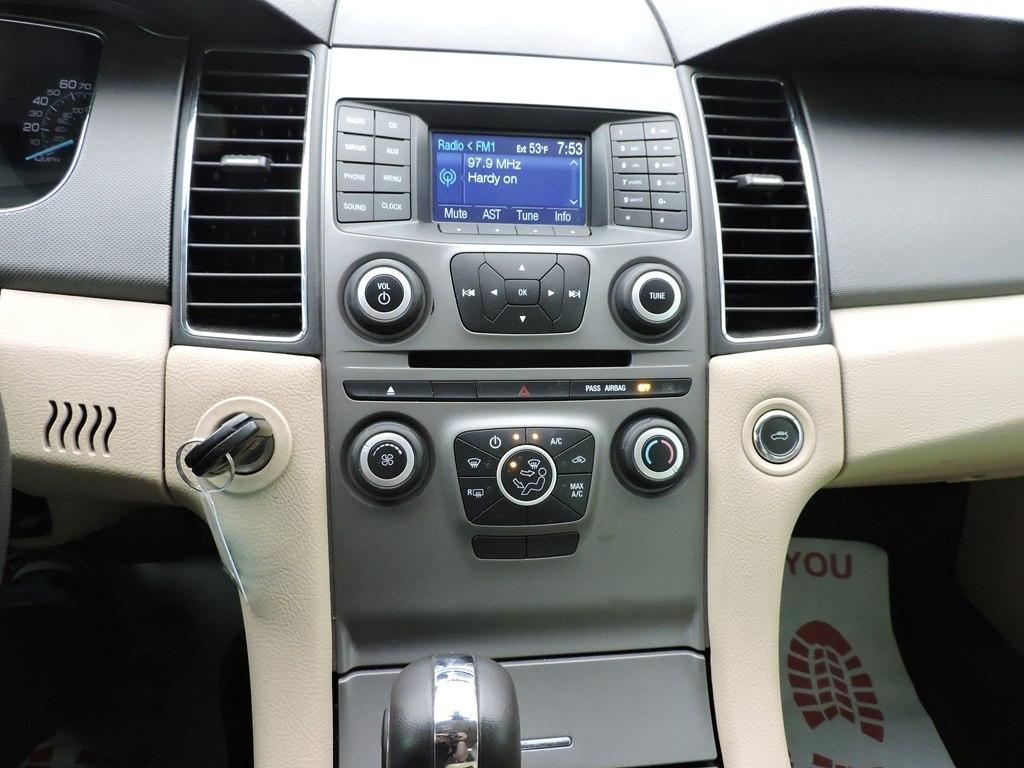 Ford Taurus 4dr Sdn SE FWD 2014