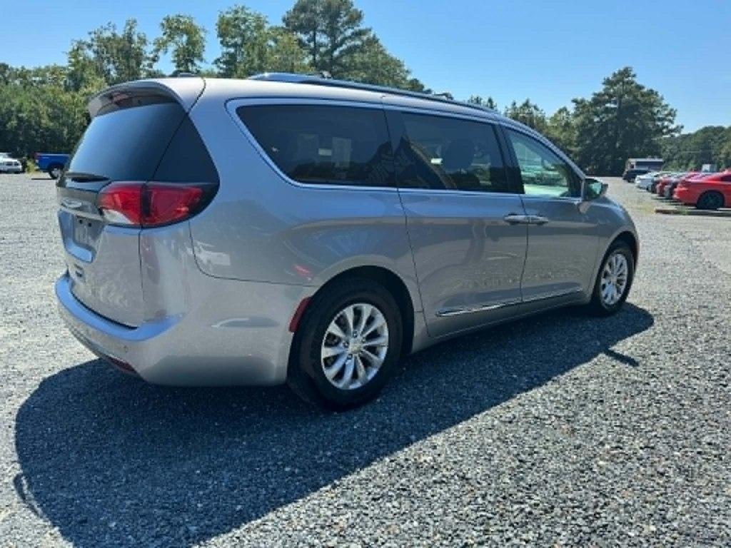 Chrysler Pacifica Touring L FWD 2018
