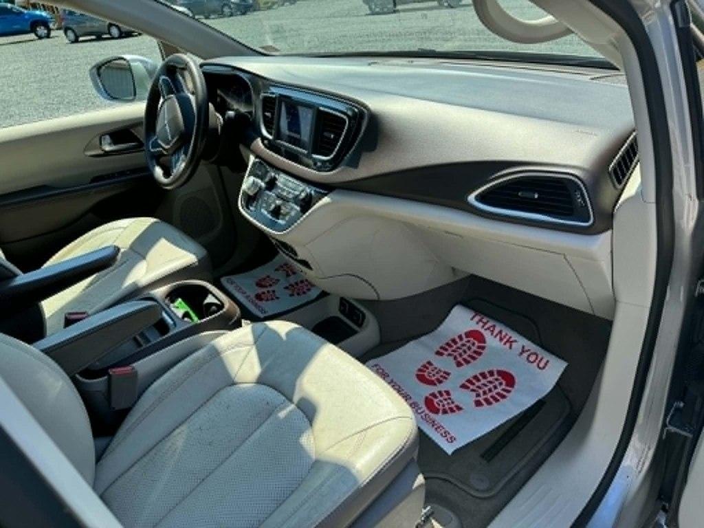 Chrysler Pacifica Touring L FWD 2018