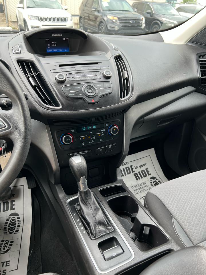 2017 Ford Escape SE - Photo 16