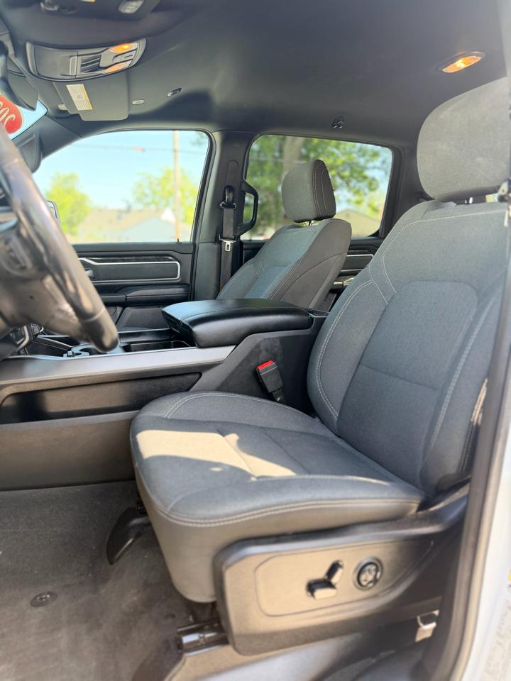 RAM 1500 Big Horn 4x4 Crew Cab 5'7" Box 2021