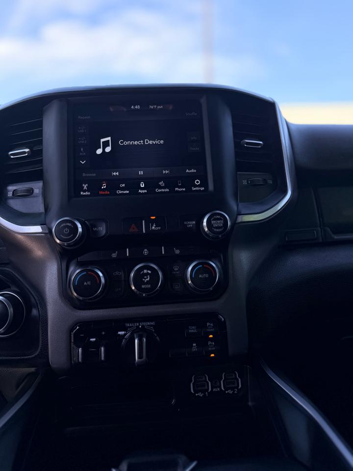 RAM 1500 Big Horn 4x4 Crew Cab 5'7" Box 2021