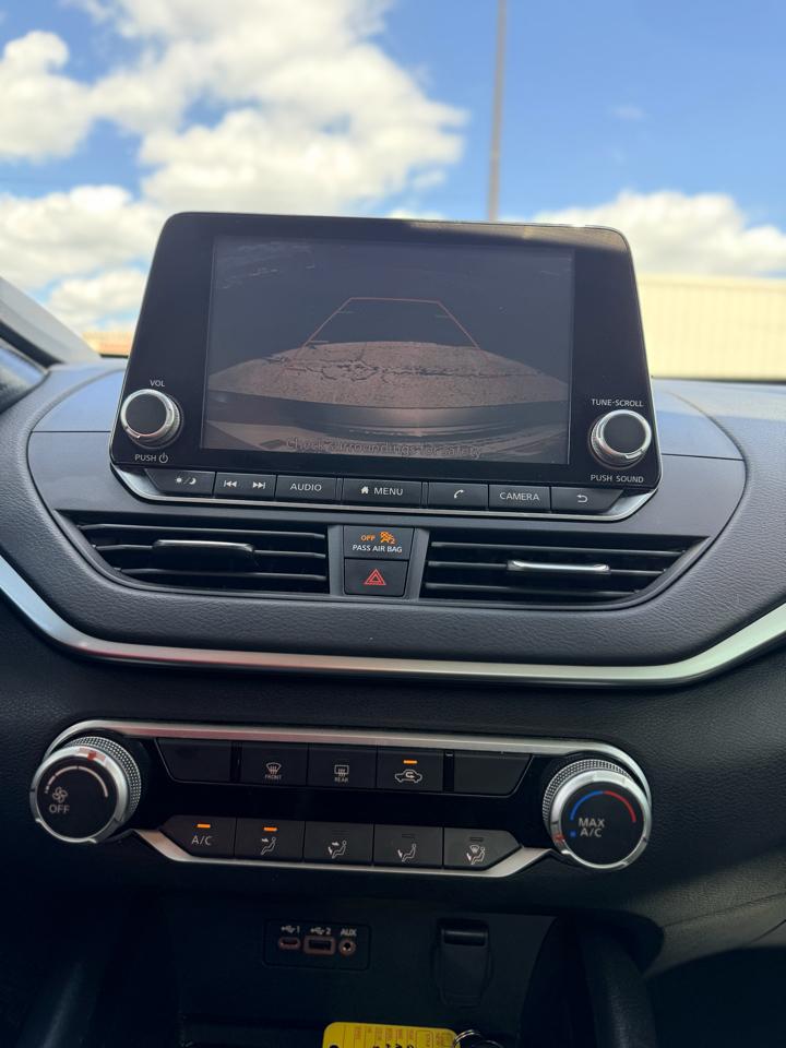 Nissan Altima 2.5 SV Sedan 2021