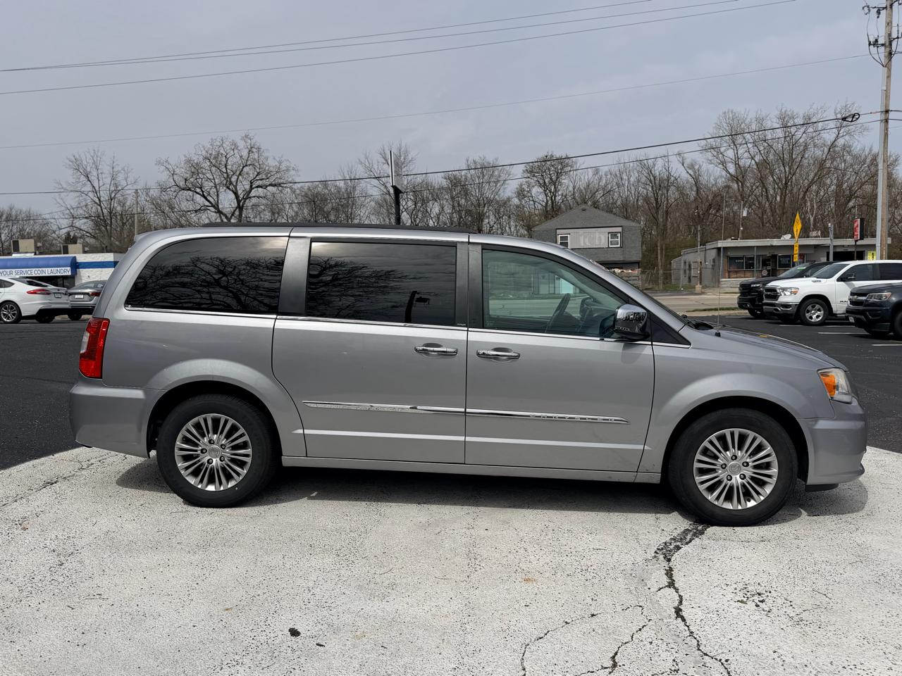 Chrysler Town & Country 4dr Wgn Touring-L 2013