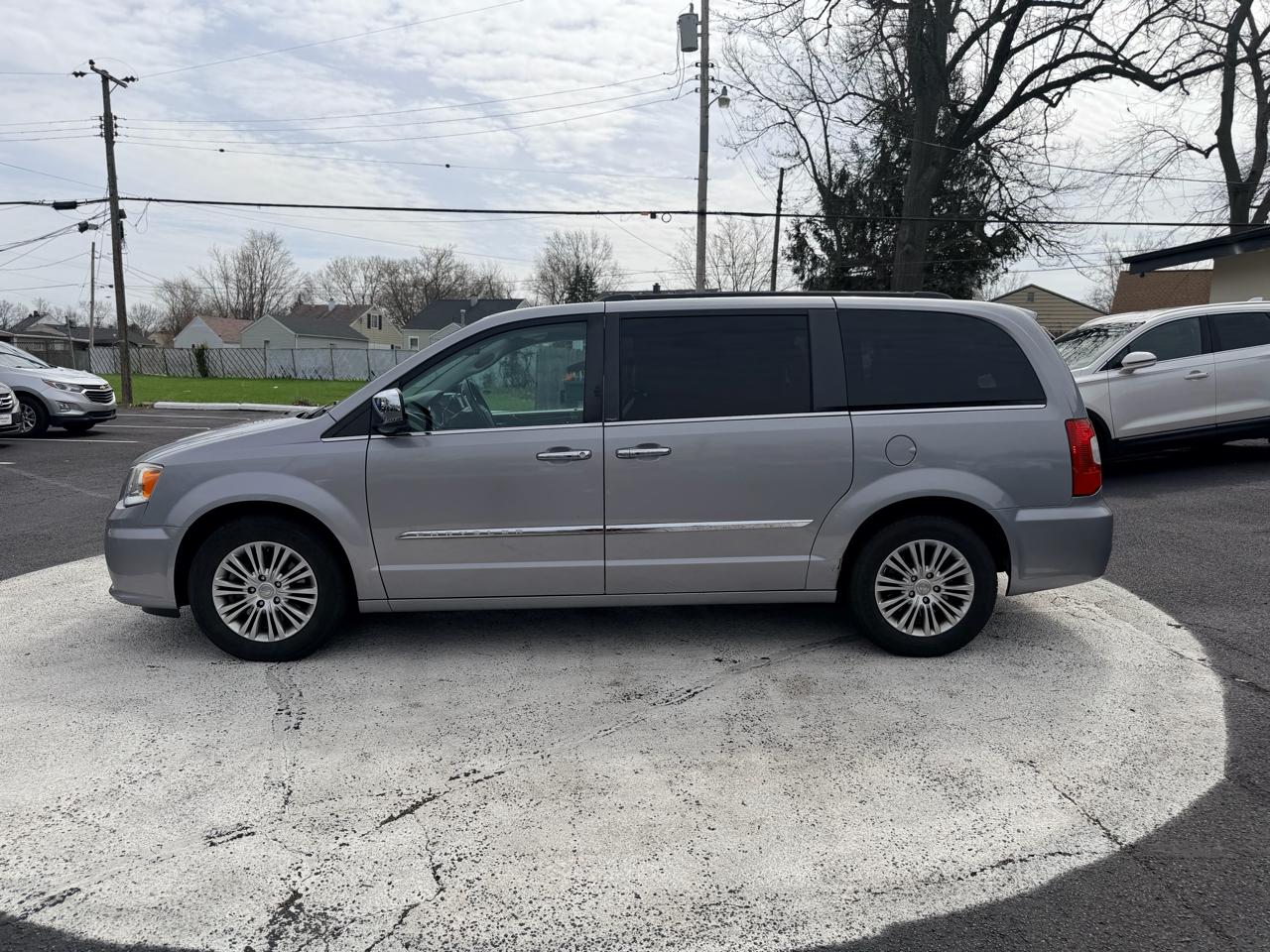 Chrysler Town & Country 4dr Wgn Touring-L 2013