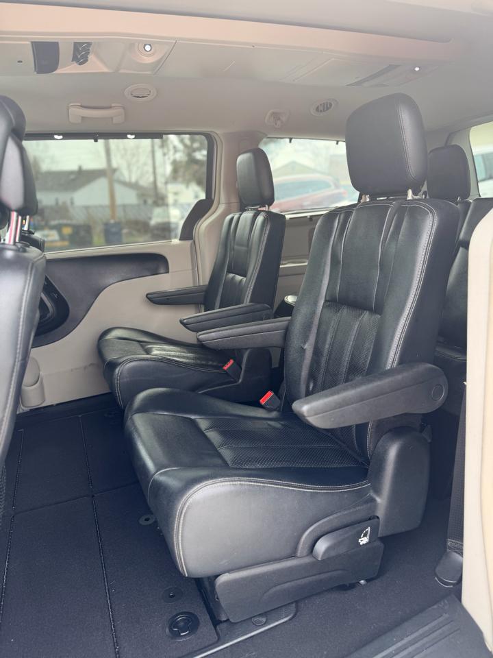 Chrysler Town & Country 4dr Wgn Touring-L 2013