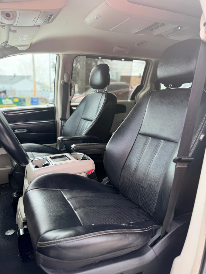 Chrysler Town & Country 4dr Wgn Touring-L 2013