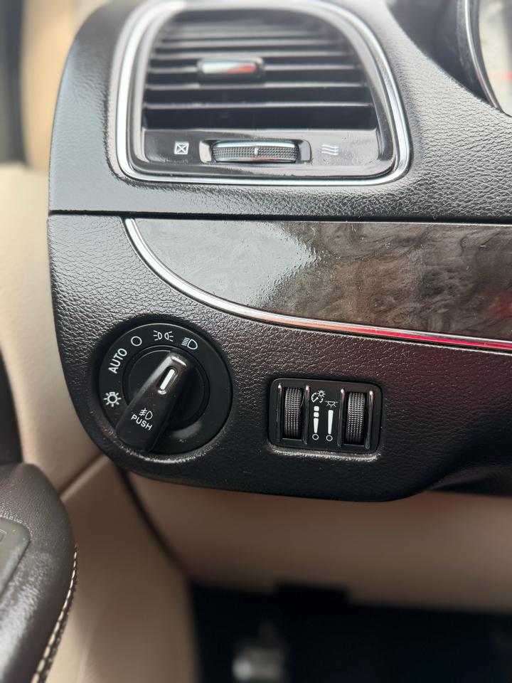 Chrysler Town & Country 4dr Wgn Touring-L 2013