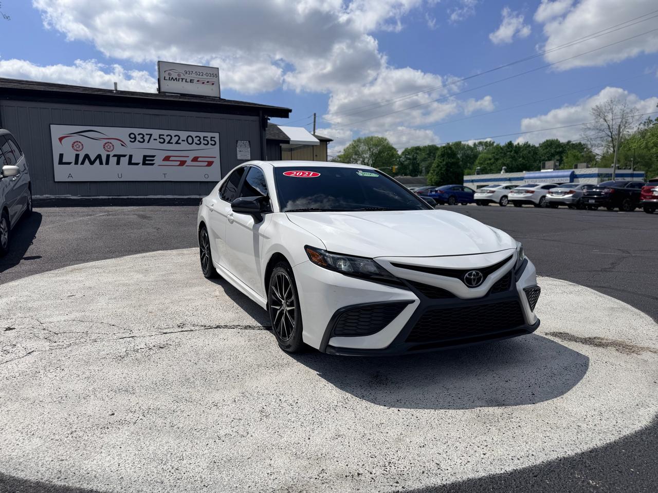 Toyota Camry SE Auto (Natl) 2021