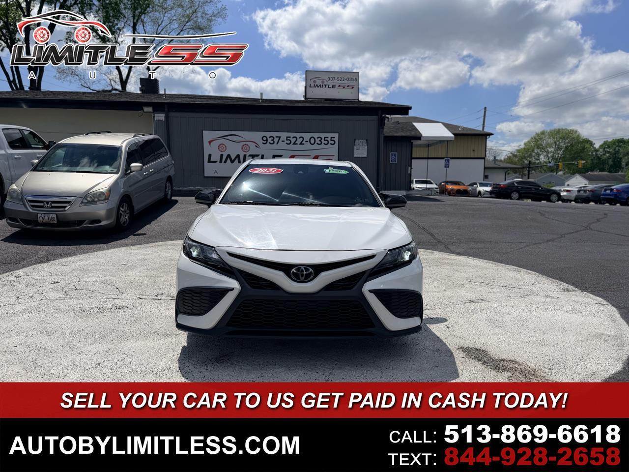 Toyota Camry SE Auto (Natl) 2021