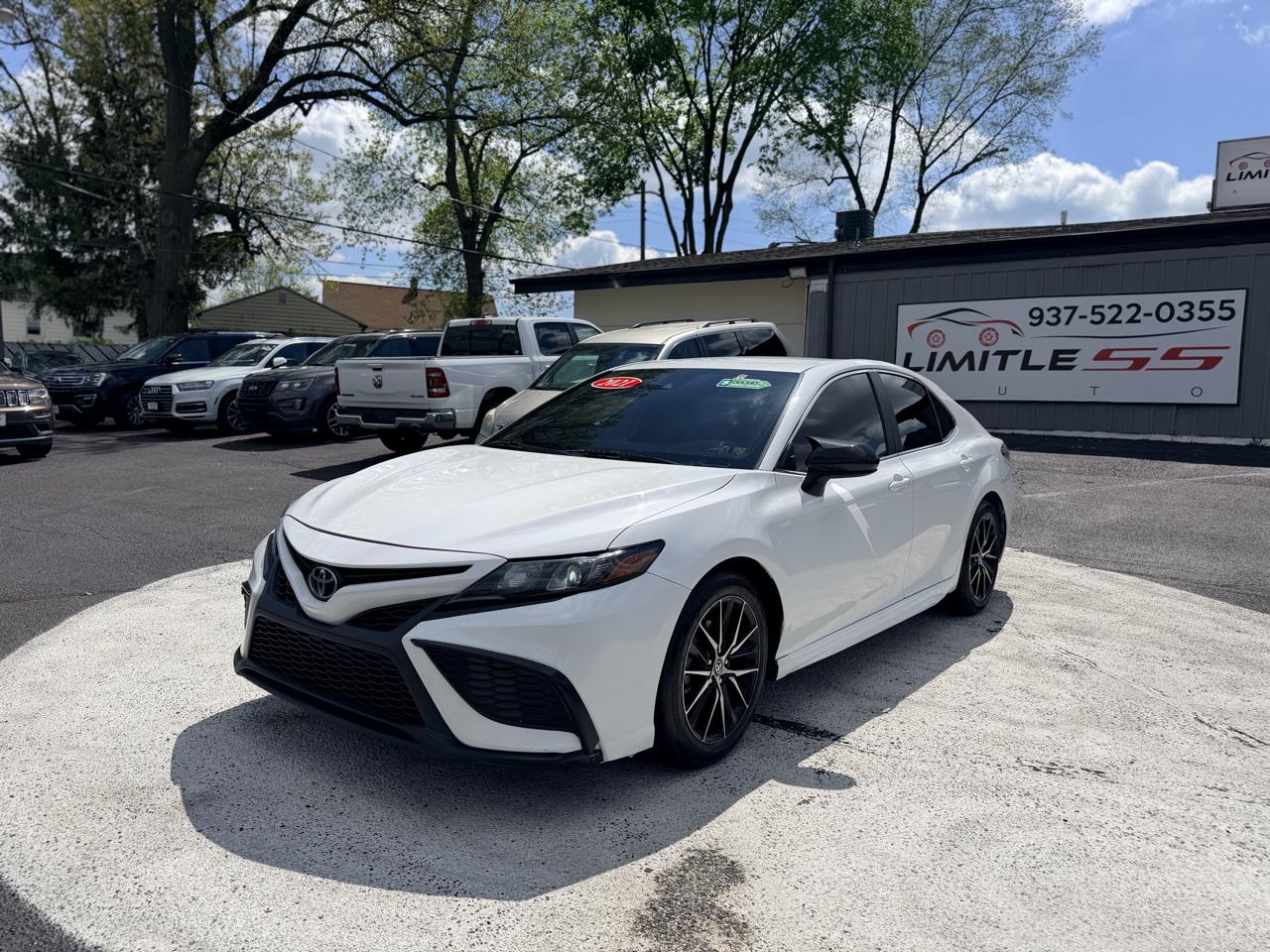 Toyota Camry SE Auto (Natl) 2021