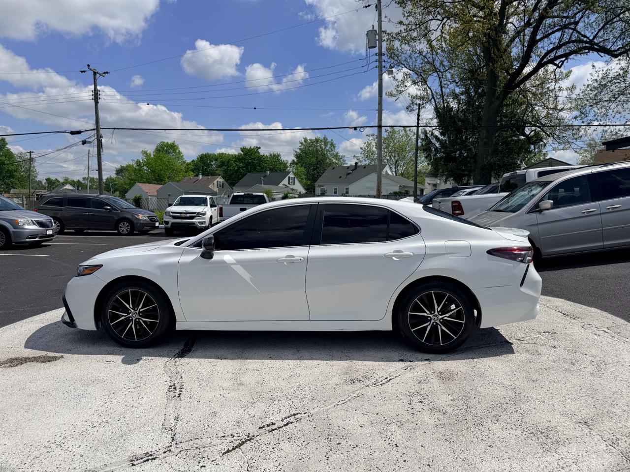 Toyota Camry SE Auto (Natl) 2021