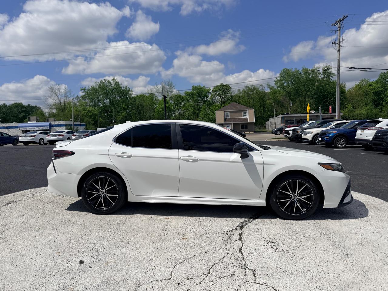 Toyota Camry SE Auto (Natl) 2021