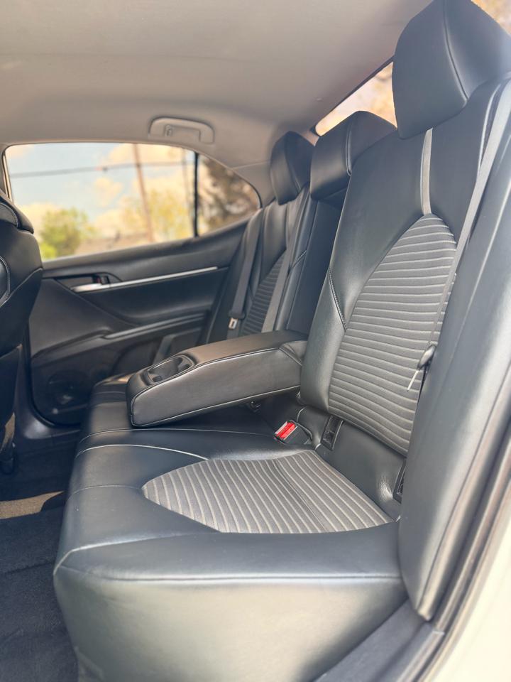 Toyota Camry SE Auto (Natl) 2021