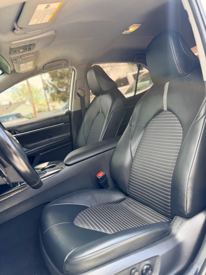 Toyota Camry SE Auto (Natl) 2021