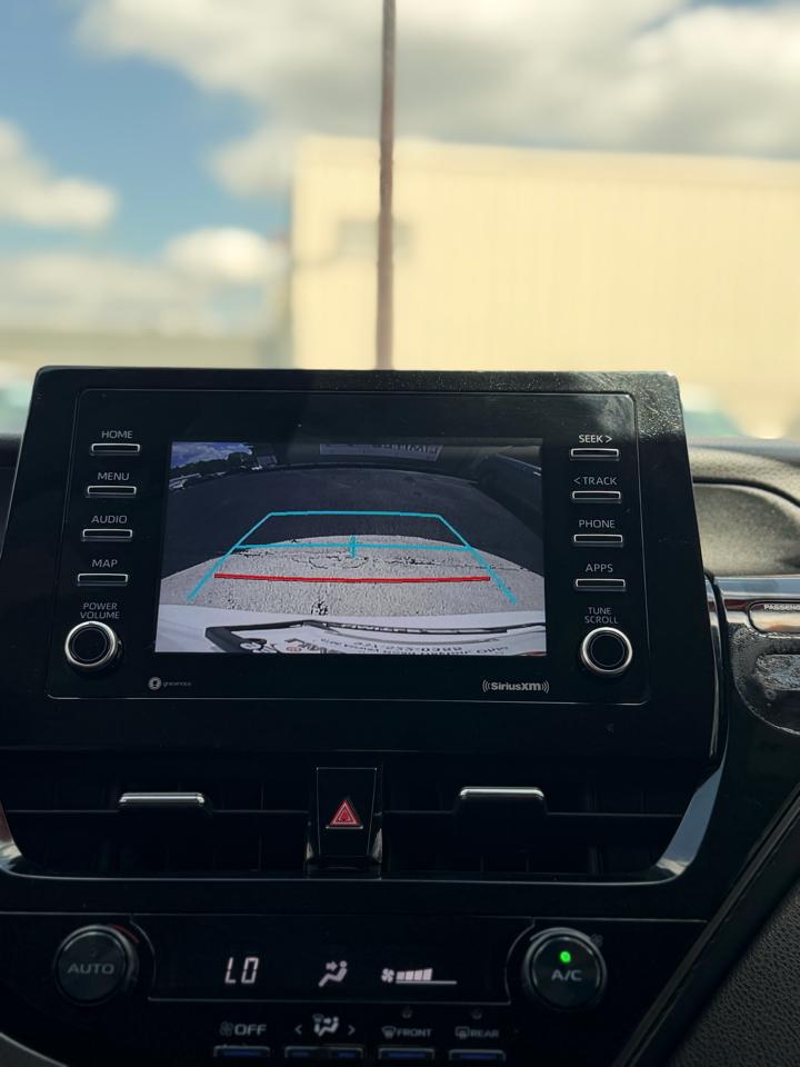 Toyota Camry SE Auto (Natl) 2021