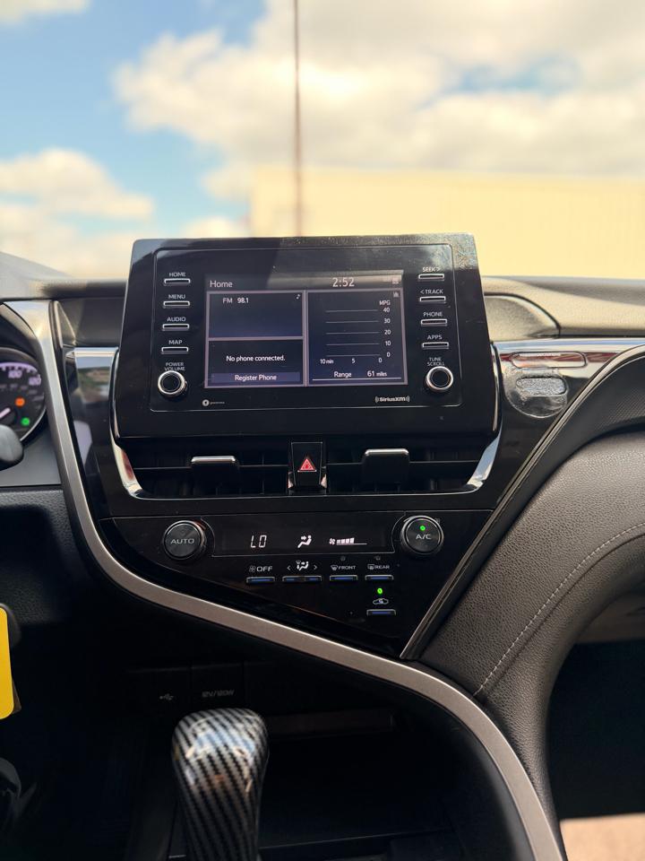 Toyota Camry SE Auto (Natl) 2021