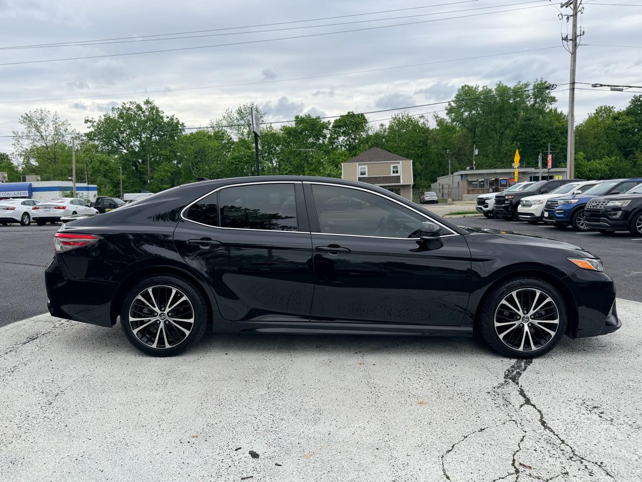 Toyota Camry LE Auto (Natl) 2019
