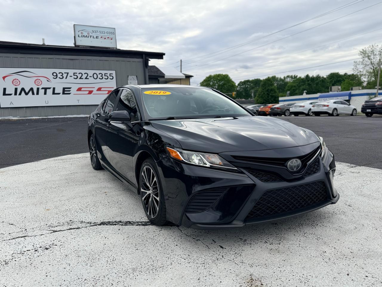 Toyota Camry LE Auto (Natl) 2019