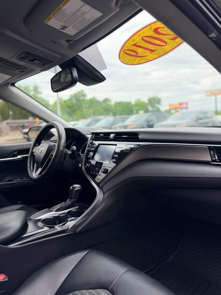 Toyota Camry LE Auto (Natl) 2019