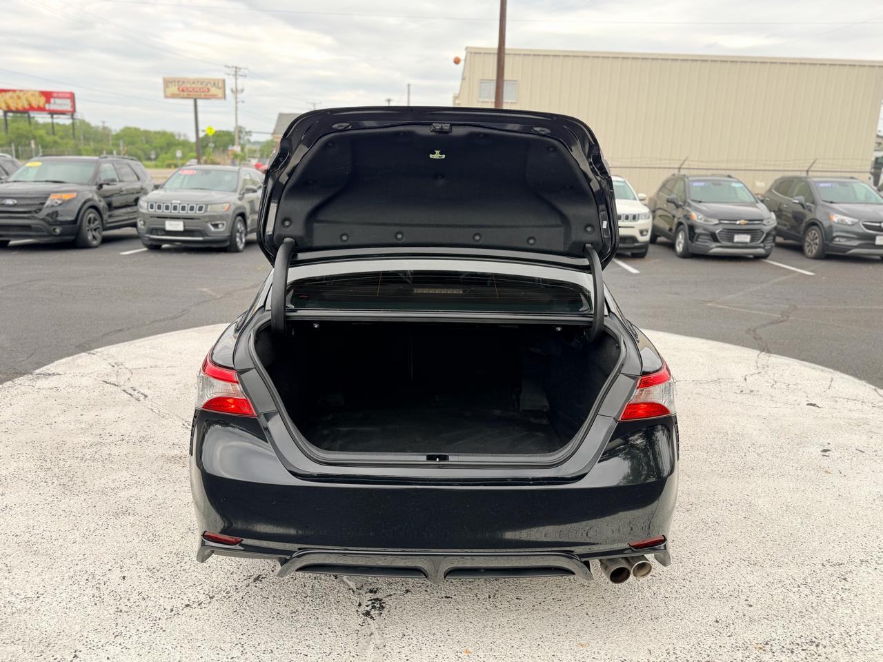 Toyota Camry LE Auto (Natl) 2019