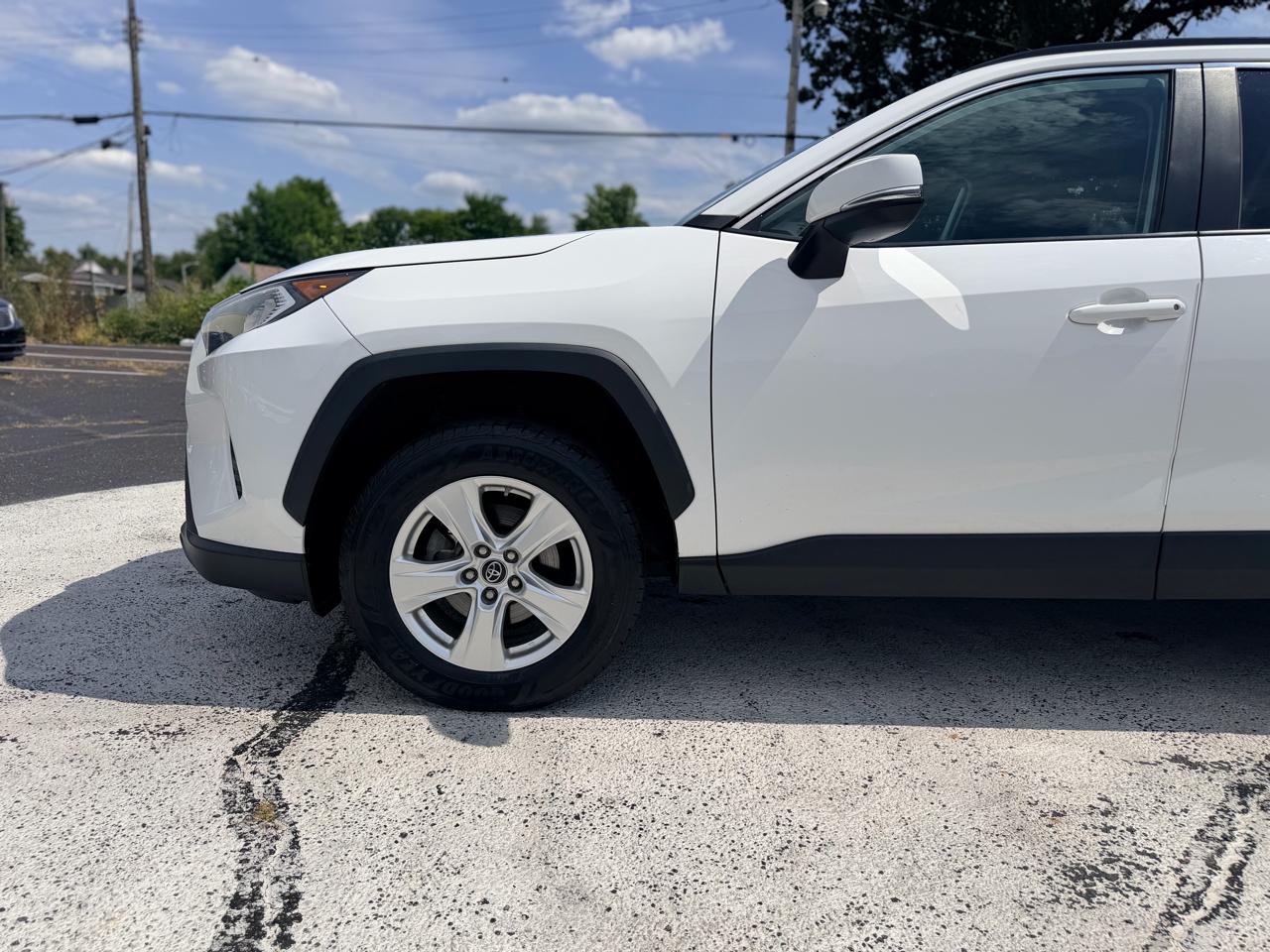 Toyota RAV4 XLE AWD (Natl) 2019
