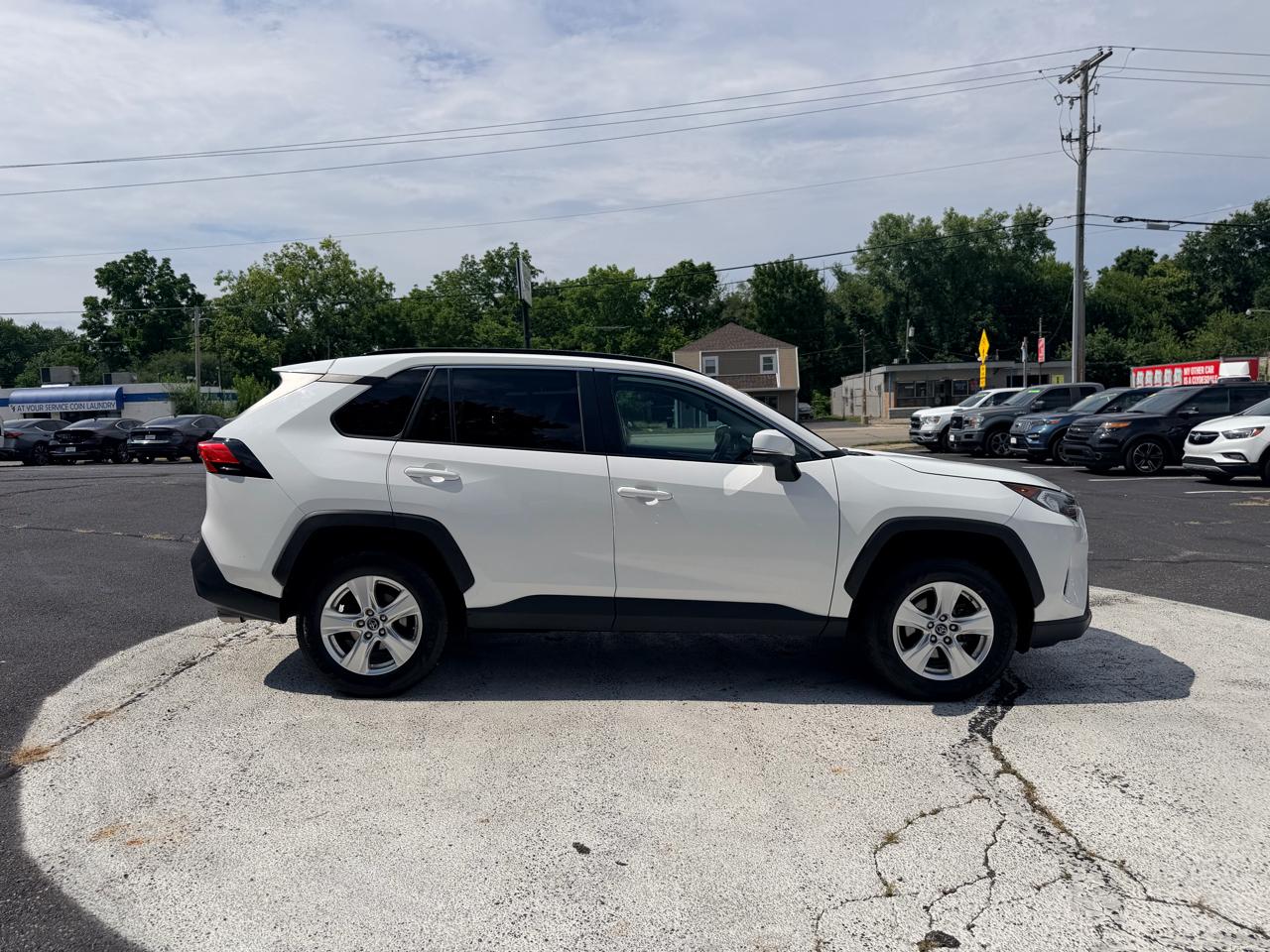 Toyota RAV4 XLE AWD (Natl) 2019