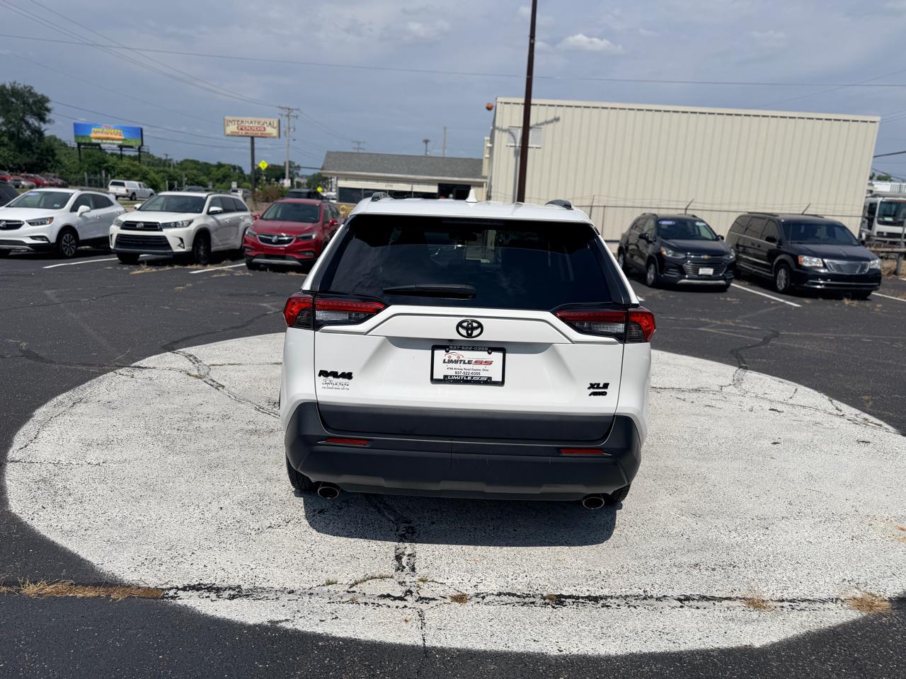 Toyota RAV4 XLE AWD (Natl) 2019