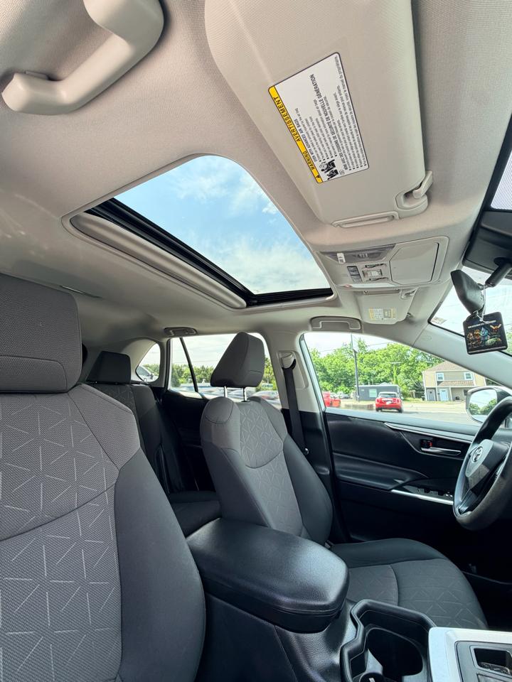 Toyota RAV4 XLE AWD (Natl) 2019