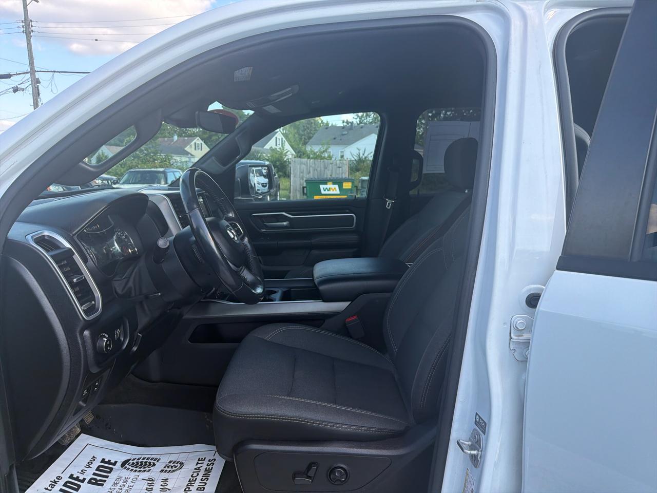 RAM 1500 Big Horn 4x4 Crew Cab 5'7" Box 2021